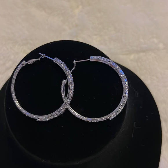 Gorgeous Hoop Earrings Women Silver Plated Jewelry White Sapphire Simulated - Picture 2 of 3